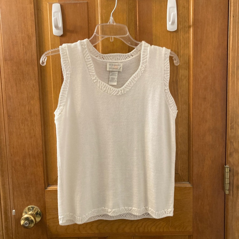 Designers original sleeveless top small